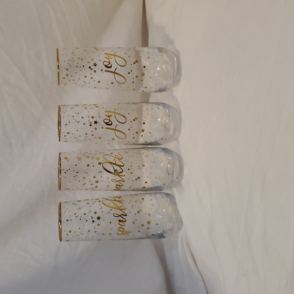 Gold Star Champagne Flutes Set